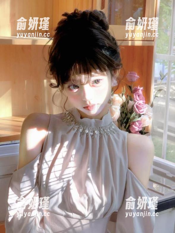与Peach milky一起度过夏天：在线欣赏她的独特写真作品